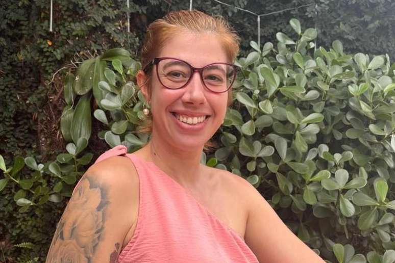 "A quem interessa que uma menina entre no trabalho sexual sem nenhum tipo de informação?", questiona a paulista que se apresenta como Deusa Artermis. Ela entrou para o trabalho sexual há dois anos e usa as redes sociais para discutir o tema