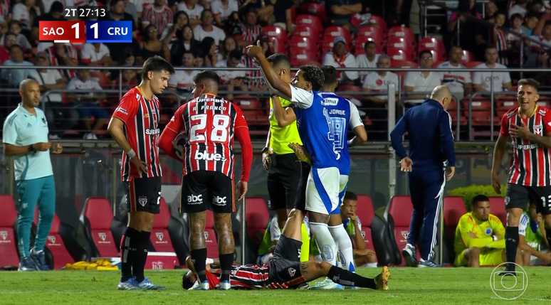 Matheus Pereira pede substituição de Ferreirinha