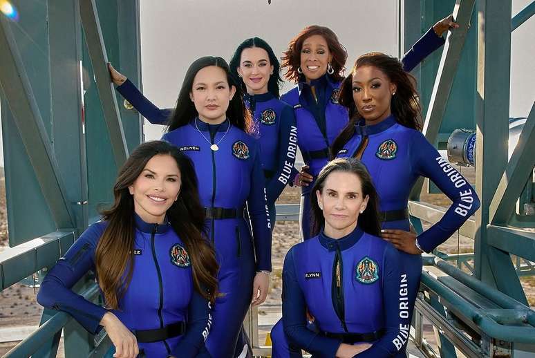 Katy Perry e a tripulação que viajará junto com ela ao espaço