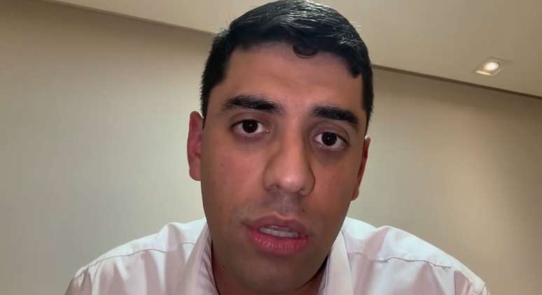 O pastor no comunicado aos fiéis e amigos:  "Deus falou comigo e eu não posso negar um chamado de Deus"