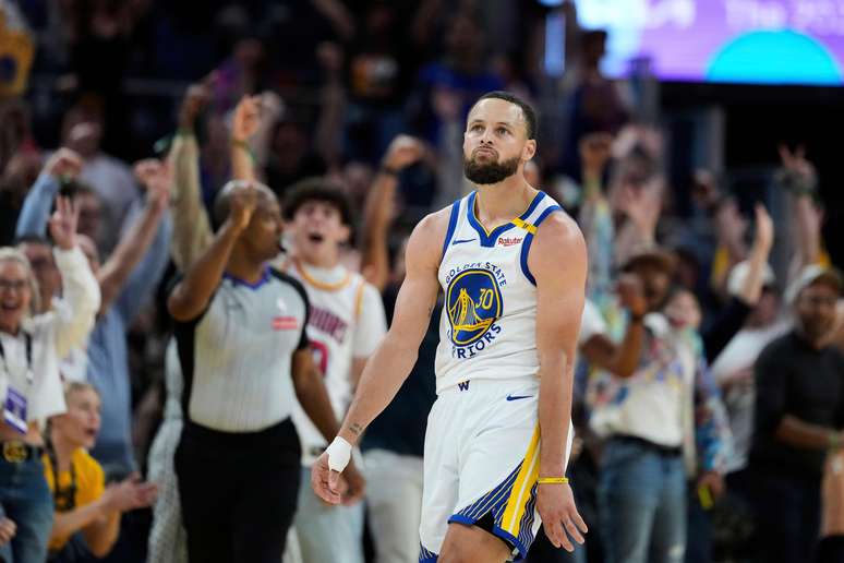 Stephen Curry, astro do Golden State Warriors, vai jogar o Torneio de Play-In