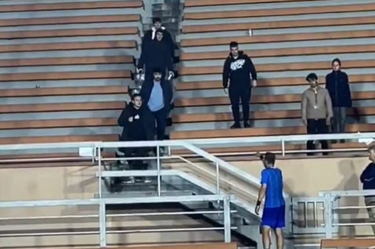 Norbert Gombos discutiu com torcedor que estava assoviando durante a partida