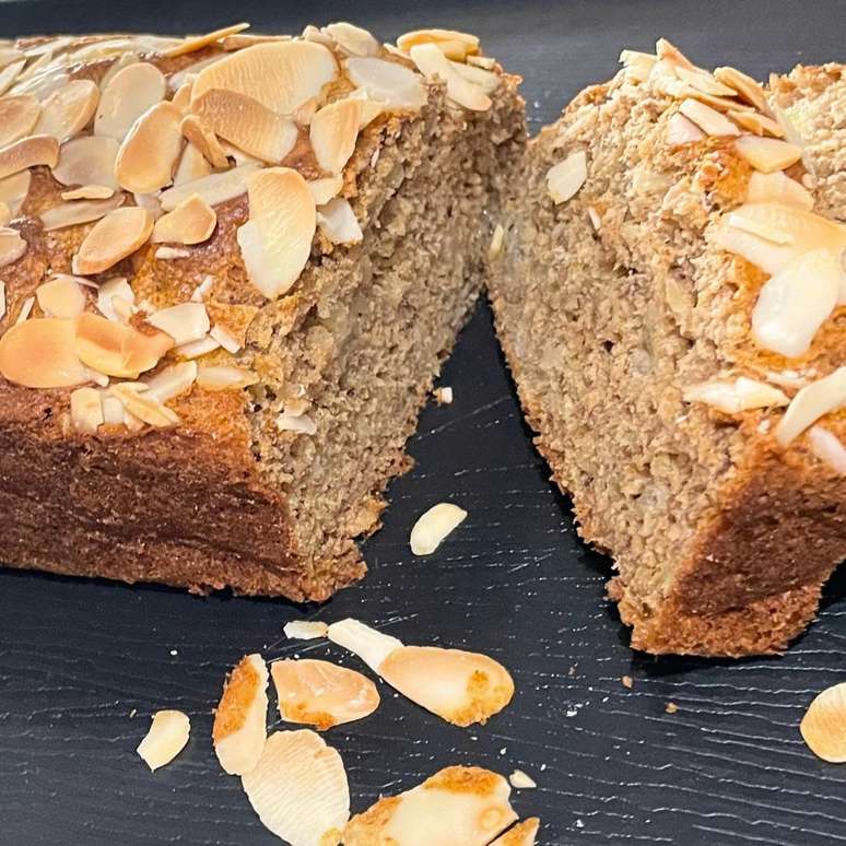 American banana cake: easy, cuddly and wheat without