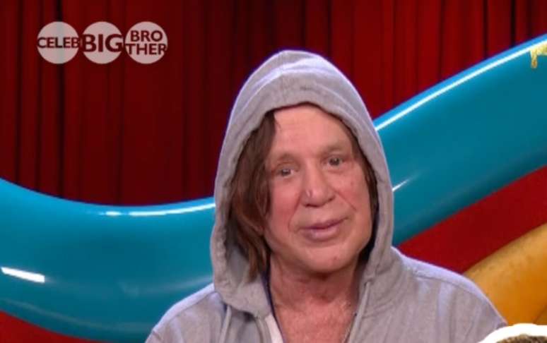 Mickey Rourke foi expulso do Big Brother Celebridades do Reino Unido após comportamento "inadequado"