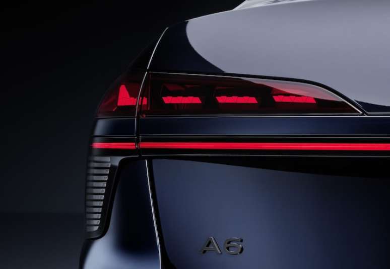 The new Audi A6 will have customizable lanterns and a LED range throughout the back The new Audi A6 will have customizable lanterns and a LED range throughout the back