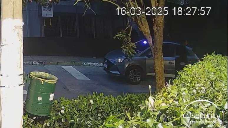 C&acirc;meras de seguran&ccedil;a registram tentativa de assalto na Vila Ol&iacute;mpia.