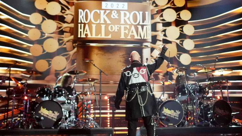 Judas Priest com Les Binks &agrave; esquerda em 2022 -