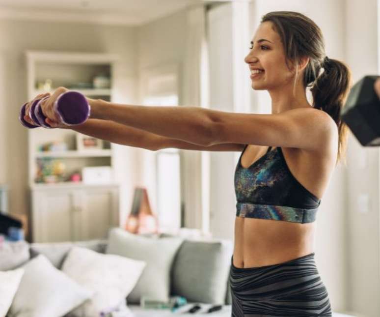 Fazer musculação em casa também é possível