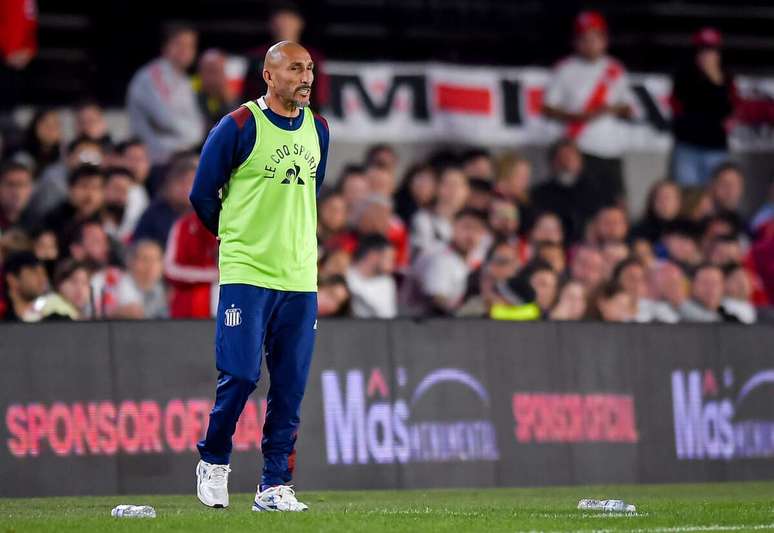 Gui&ntilde;az&uacute; vem de empate contra o River Plate, no M&acirc;s Monumental &ndash;