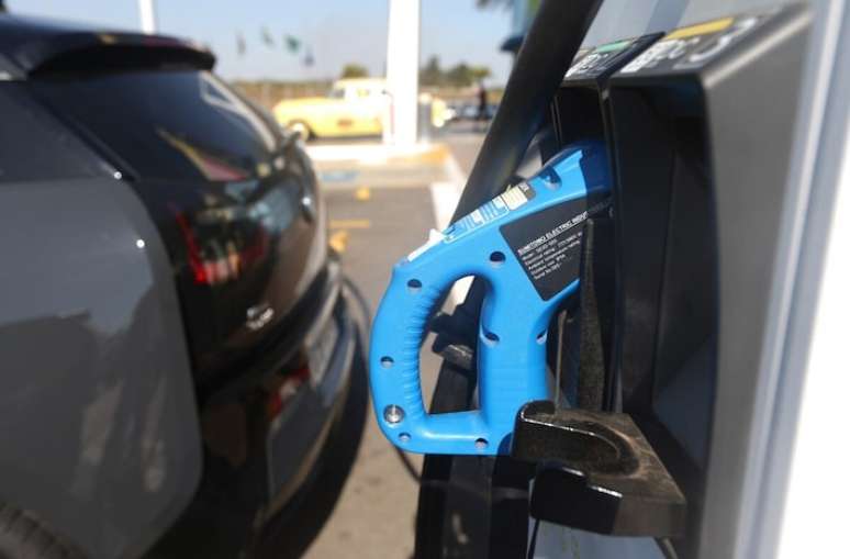 Infraestrutura de recarga de carro elétrico ainda é precária no Brasil