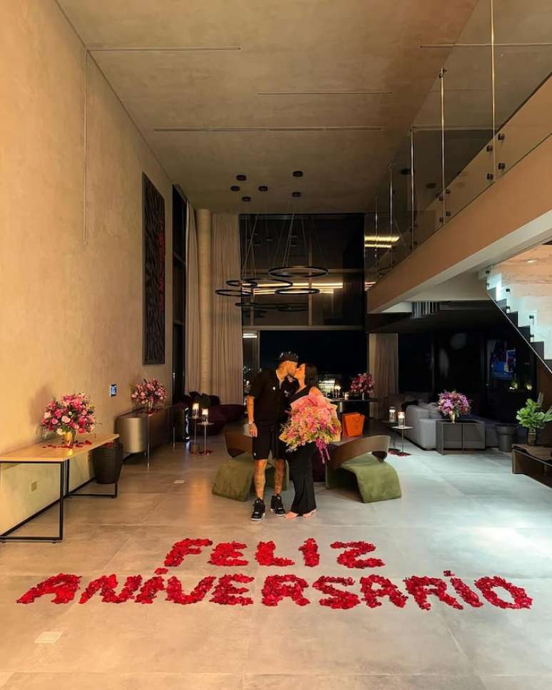 Neymar faz homenagem em aniversário de Bruna Biancardi