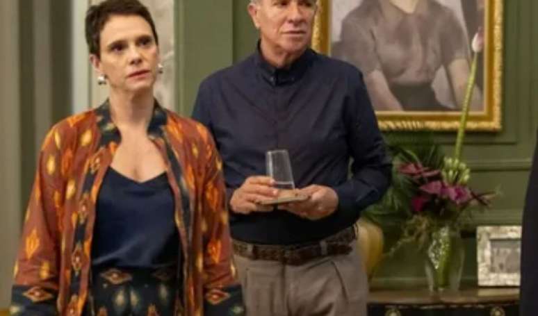 Eugênio (Luís Salém) ao lado de Celina (Malu Galli) e Odete (Debora Bloch) no remake de Vale Tudo.