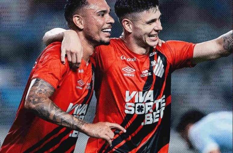 José Tramontin/athletico.com.br - Legenda: Athletico-PR terá que viajar até Cuiabá