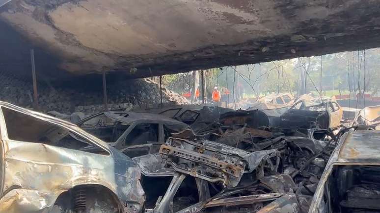 Incêndio atinge pátio da CET em SP e destrói carros que seriam leiloados 