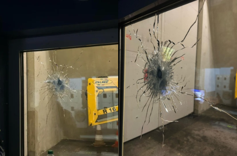 A prisão de Toulon foi atingida por balas