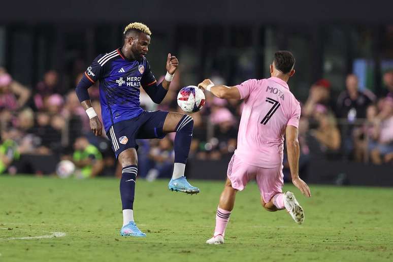 Aaro Boupendza, nos tempos de FC Cincinnati, em duelo contra o Inter Miami –