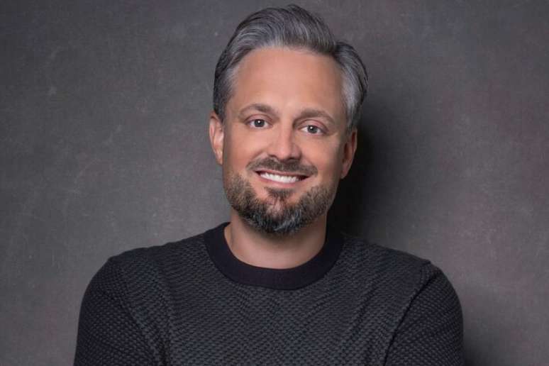 Nate Bargatze apresentará o Emmy 2025, que acontece em setembro