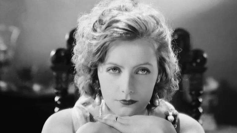 A sueca Greta Garbo anunciou, aos 36 anos, que faria uma aposentadoria temporária dos cinemas, mas nunca mais voltou a atuar