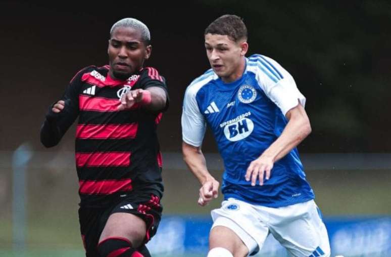 Fotos: Gustavo Martins/ Cruzeiro - Legenda: Flamengo conquista vitória fora de casa sobre o Cruzeiro