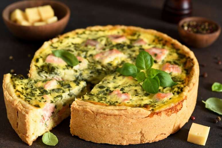 Quiche de salm&atilde;o com espinafre 