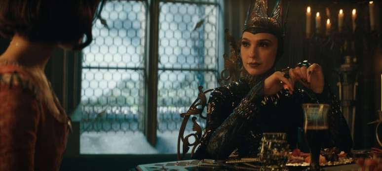 Gal Gadot vive a Rainha Má no live-action de 'Branca de Neve'.