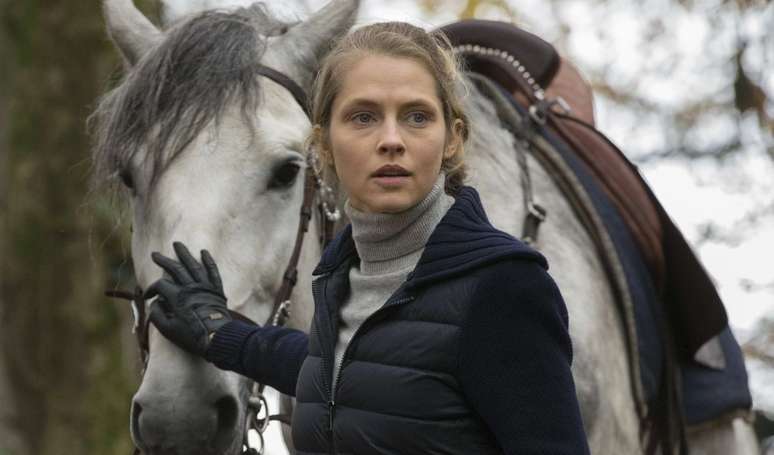 Dieta vegana de Teresa Palmer: atriz de 'A Descoberta das Bruxas', da Netflix, come torrada com abacate, chocolate e até pizza.