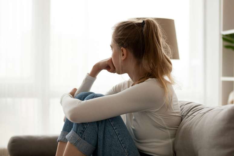O bullying digital pode incitar sintomas de ansiedade e comportamentos de irritabilidade nos jovens 