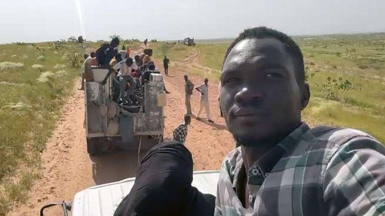 Mostafa decidiu que era muito perigoso ficar em el-Fasher, e partiu em novembro