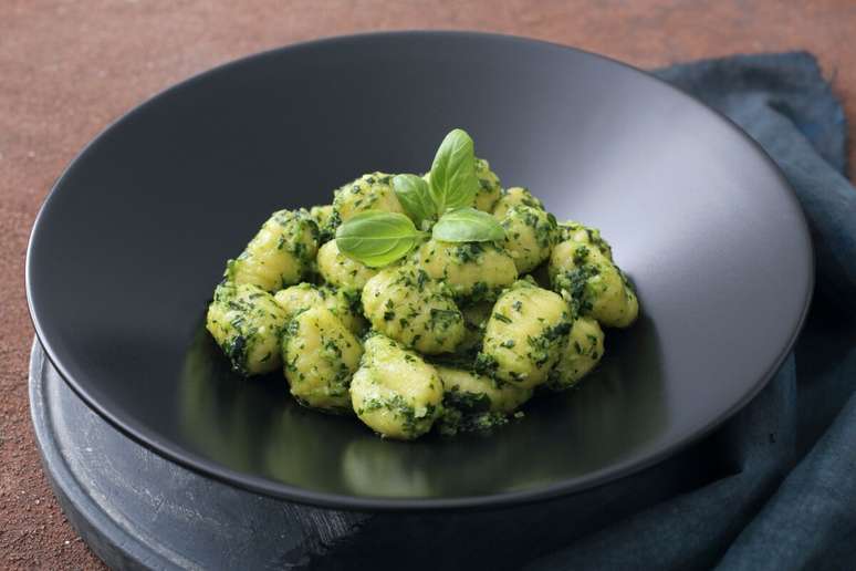 Nhoque ao molho pesto 