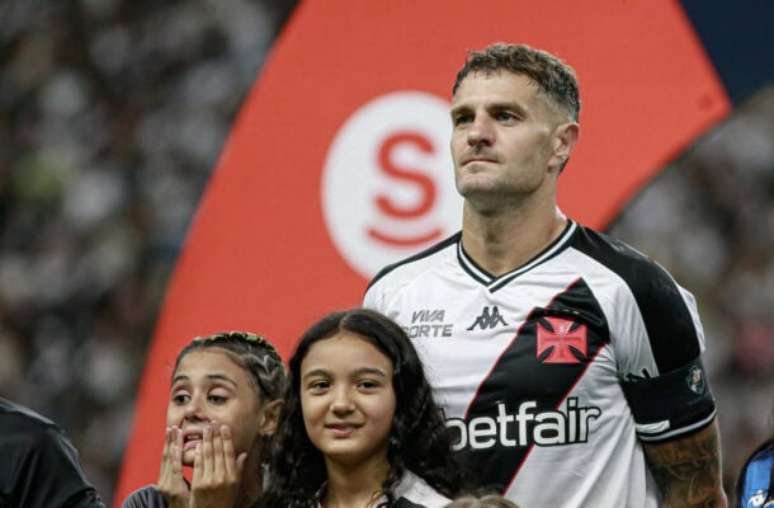 Reação de Vegetti, do Vasco, nas redes sociais sobre a análise do VAR-