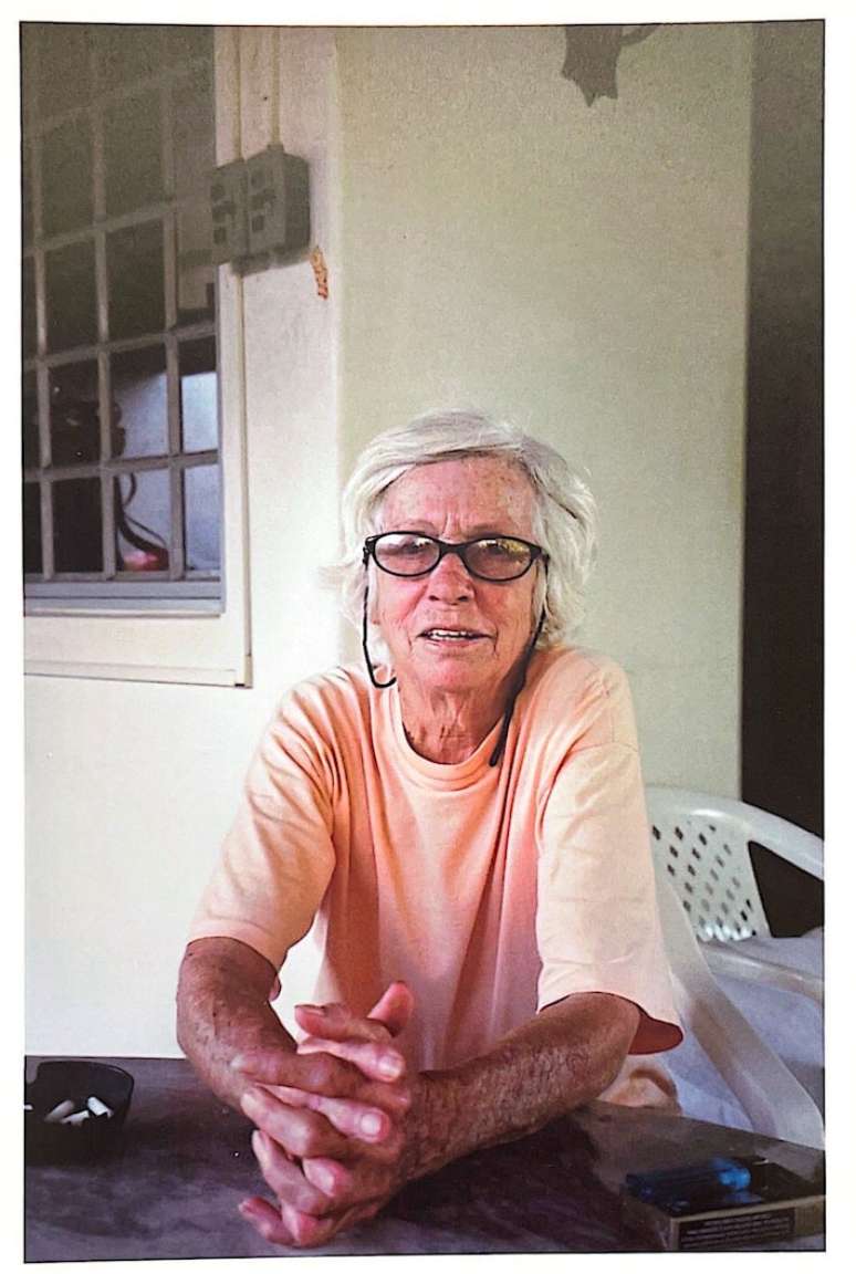 A tenente Beatriz Martins, a agente Neuza, em sua casa, no interior de São Paulo.