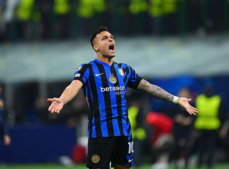 Lautaro Martinez celebra classificação da Inter de Milão diante do Bayern de Munique