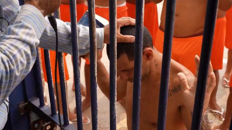 Cena vista no 'Profissão Repórter': antes tratados com desdém, os evangélicos agora contam com a reverência na Globo