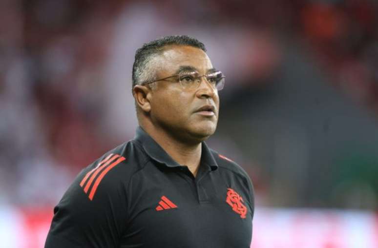 Divulgação - Legenda: Roger Machado conhece primeira derrota pelo Inter em 2025