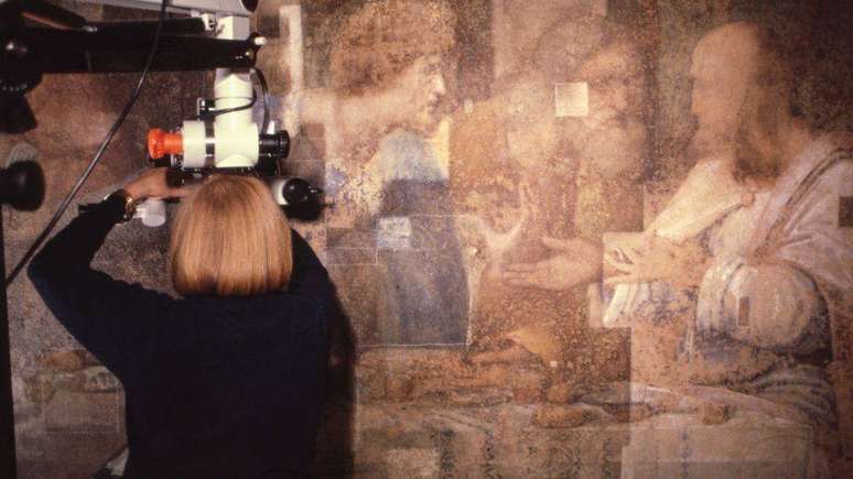 Um pequeno segmento do mural podia levar meses ou até anos para ser restaurado