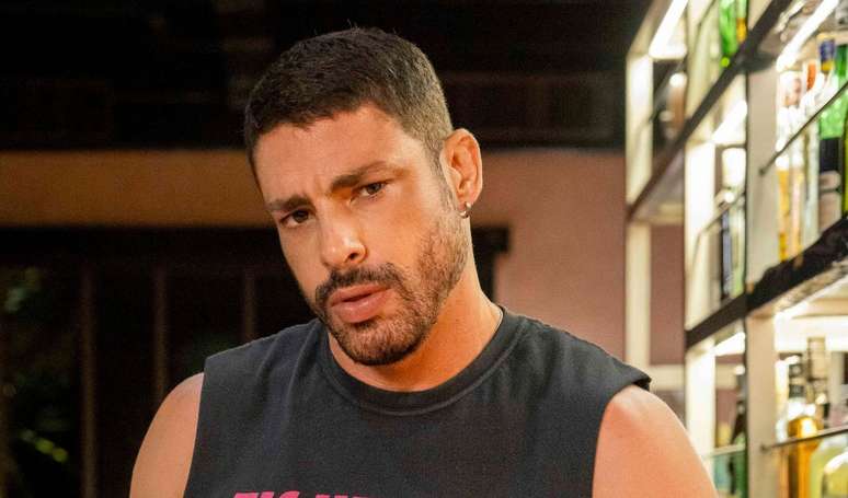 Após polêmicas com Cauã Reymond e elenco de 'Vale Tudo' vir à tona, especialista da obra expõe opinião sobre César: 'Se preciso...'.