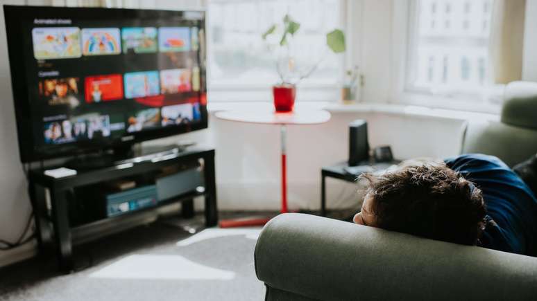 Johnson propõe que as mídias sociais adotem um modelo semelhante ao das empresas de streaming