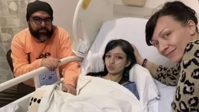 Adolescente quase morre com infecção após usar vape