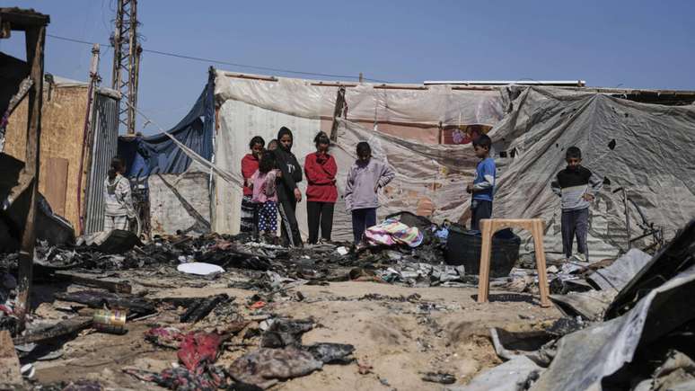 Novos ataques israelenses deixam dezenas de mortos em Gaza