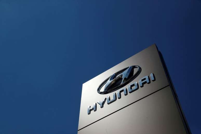 Placa da Hyundai é vista do lado de fora de um showroom de carros em Bletchley, Milton Keynes, Grã-Bretanha
31/05/2020
REUTERS/Andrew Boyers