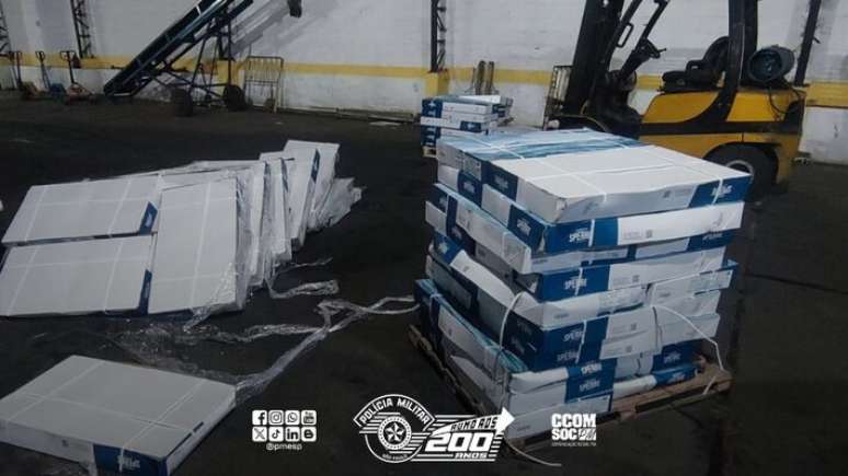 Carga de bacalhau recuperada pela Polícia Militar.