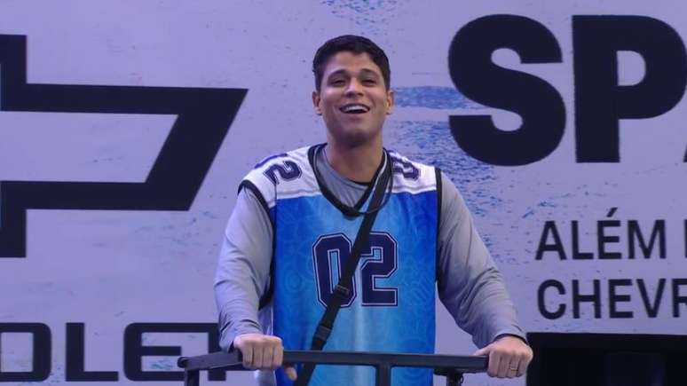 Guilherme vence a última prova do BBB 25, após 12 horas de resistência; participante garante vaga na final do reality show