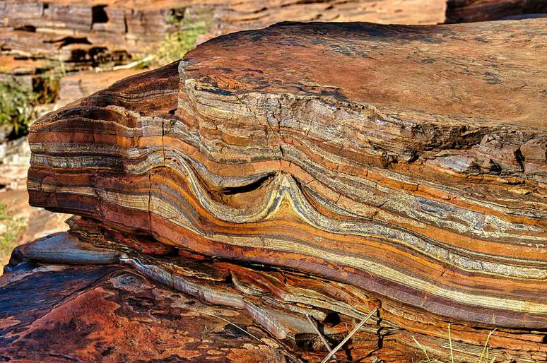 Seção transversal de uma formação de ferro em faixas no Parque Nacional Karijini, na Hamersley Range, Austrália Ocidental. Hans Wismeijer/Shutterstock