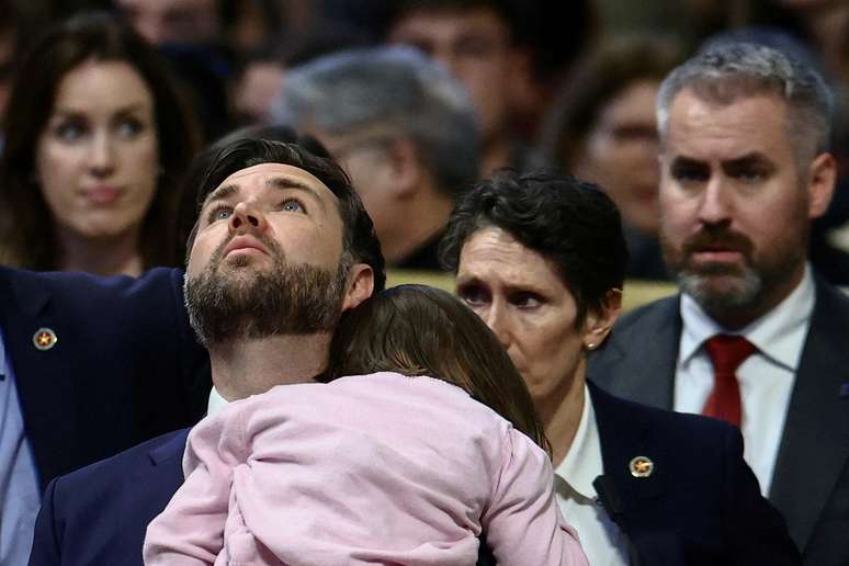 Vice-presidente dos EUA, J.D. Vance, durante cerimônia da Sexta-Feira Santa no Vaticano