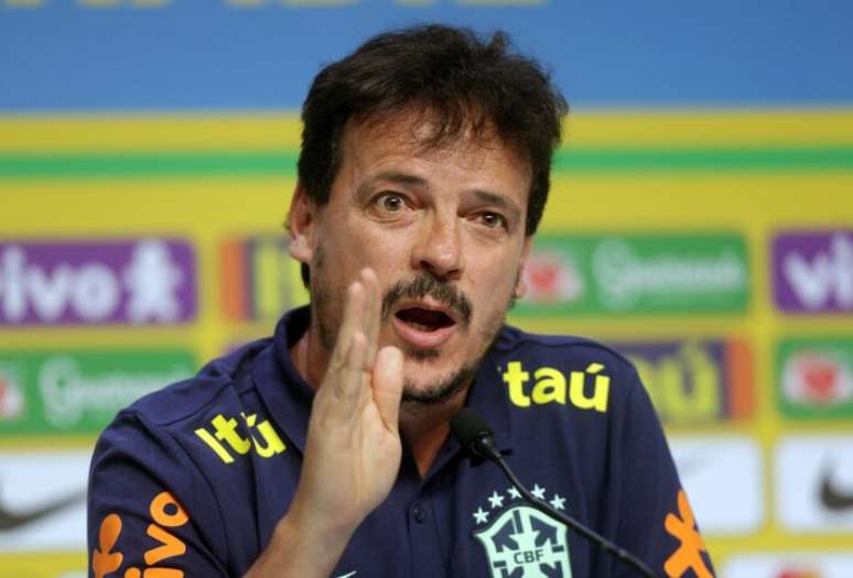 Diniz, interino, deixou a seleção em 2024, depois da recusa de Ancelotti para assumir o comando da equipe.