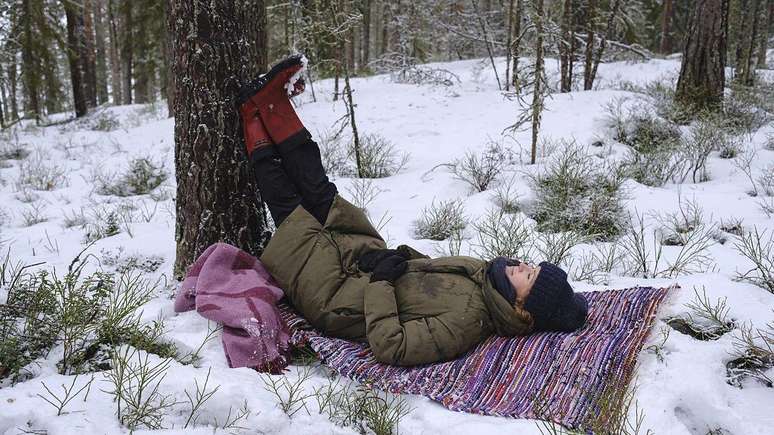 Mari Ahonen oferece passeios na floresta na regi&atilde;o de Saimaa Lakeland, onde os h&oacute;spedes podem se conectar com a natureza