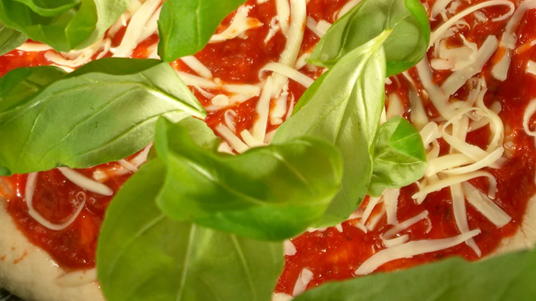 A pizza nasceu como uma comida de rua barata em Nápoles, no século 19