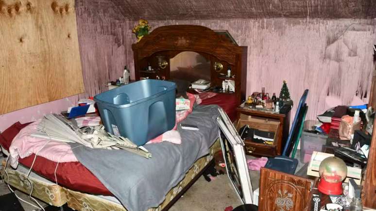 Um homem de 32 anos foi resgatado de uma situação de cativeiro em que viveu por duas décadas pesando apenas 31 quilos