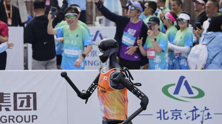 Esta foi a primeira vez em que robôs competiram ao lado de humanos em uma meia maratona.