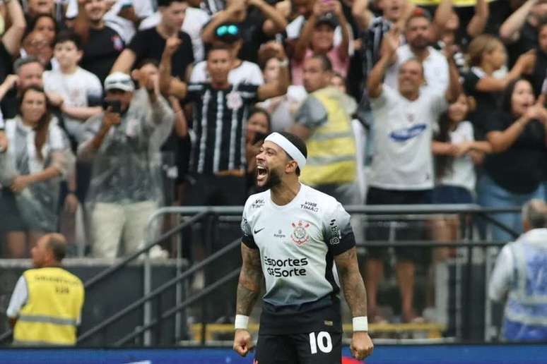 Memphis Depay lidera virada corintiana –